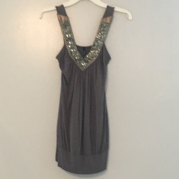 Studded V Tank - Picture 2 of 4